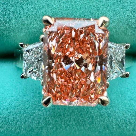 14k White Gold Radiant Cut Lab-Grown Diamond Ring 3.00CT Fancy Vivid Pink. - Picture 1 of 5